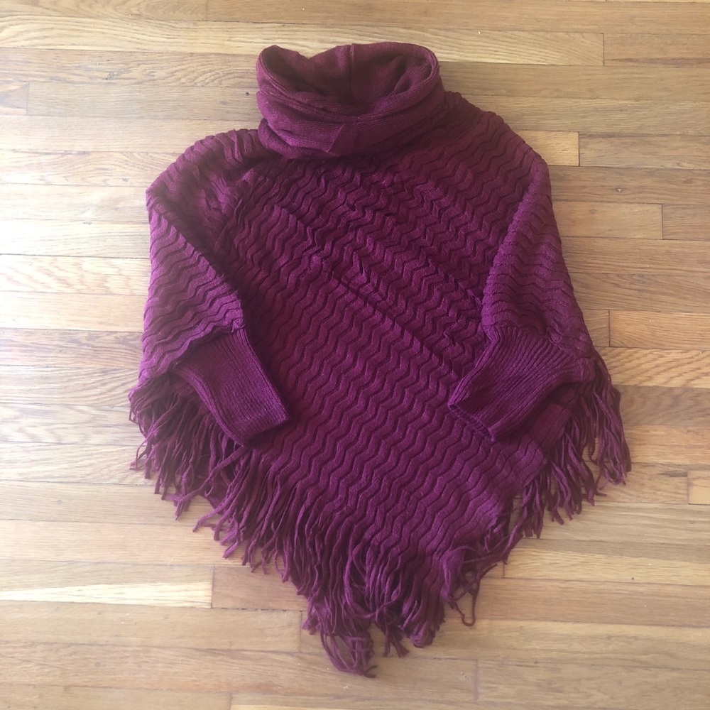 🍷 Burgundy Fringe Poncho 🍇